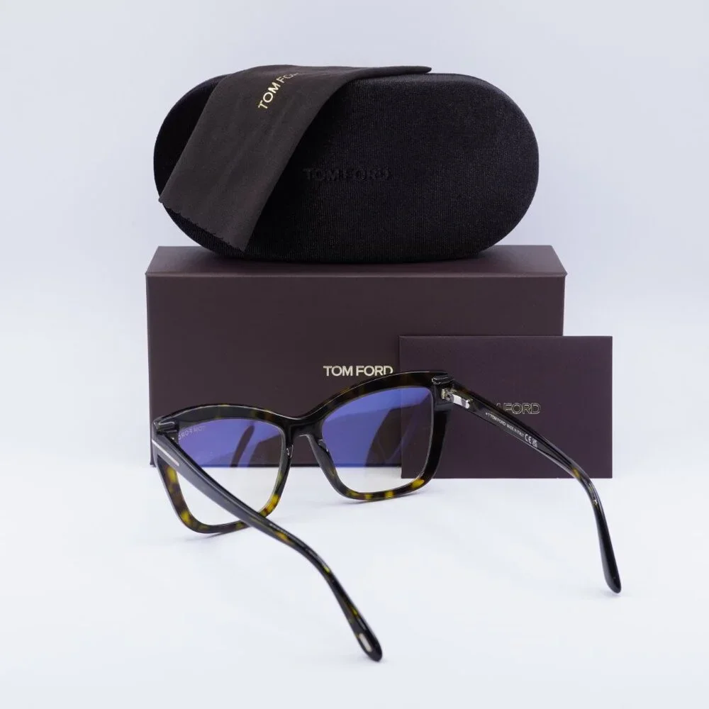 Tom Ford model ft5826